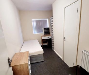 4 bedroom terraced house to rent - Photo 3