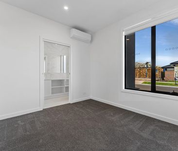 Brand New 3 Bedroom Home with Double Garage & Easy-Care Living - Photo 5