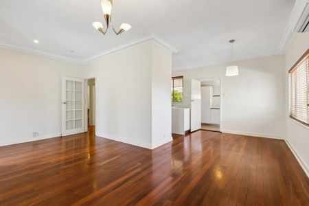 White picket charmer with modern comforts - Photo 4