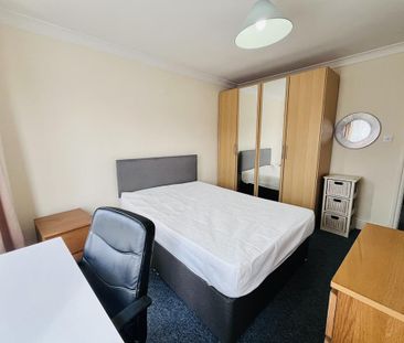 5 bedroom detached house to rent - Photo 5