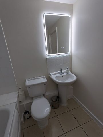 1 Bed Flat, Express Wharf, E14 - Photo 5