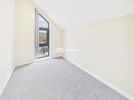 Albert Road, NW7 4RX, London - Photo 3