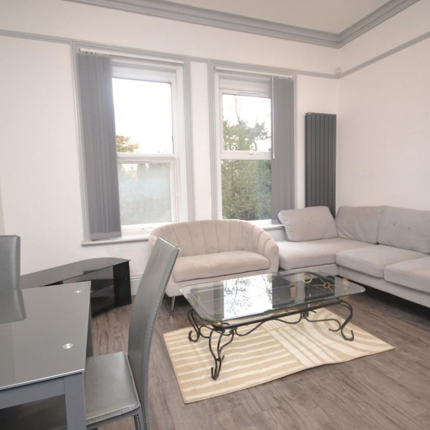 3 bedroom Flat To Let - Photo 1