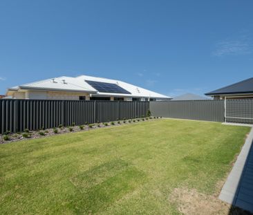 Spacious 4 Bedroom Family Home in Sought-After Lakelands Location - Photo 5