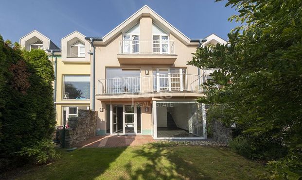 Priestranný 5i RD 250m2, s A/C, saunou a garážou, VOĽNÝ OD SEPTEMBRA - Fotografia 1