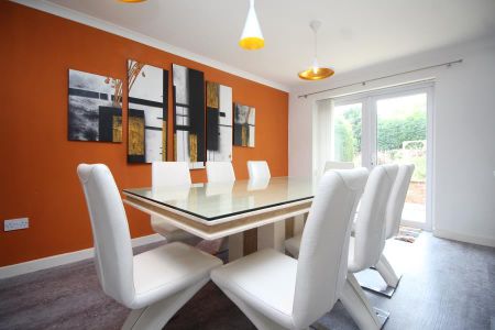 4 bedroom detached house to rent - Photo 2