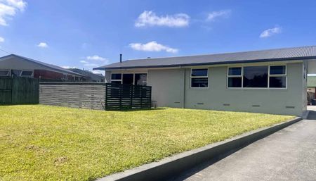 Dream Home in Queenwood! - Photo 4