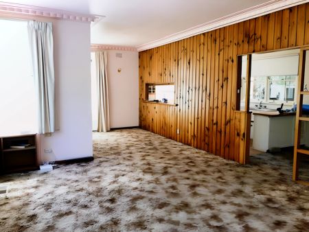 4 Bed, 2 Bath - Photo 2