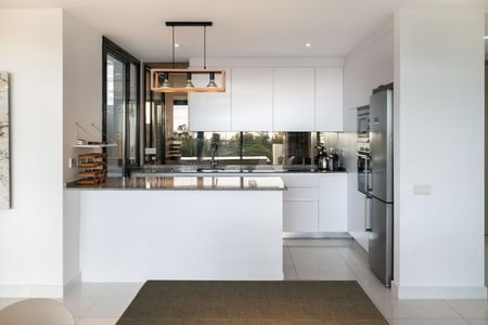 Middle Floor Apartment in Benahavís - Photo 5