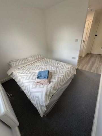 5 bedroom house of multiple occupation to rent - Photo 2