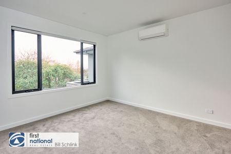 Stunning Townhome in Prime Balwyn Location - Photo 2