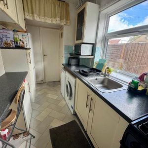 House share to rent - Photo 2