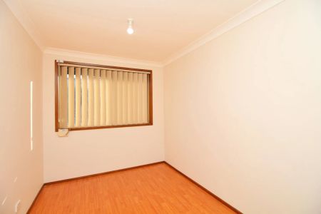 SPACIOUS 2-BEDROOM VILLA, QUIET COMPLEX, CLOSE TO SHOPS & TRANSPORT - Photo 3