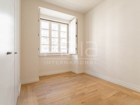 2 bedroom luxury Apartment for rent in Lisbon - Photo 2