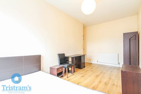 3 bed Flat for Rent - Photo 4