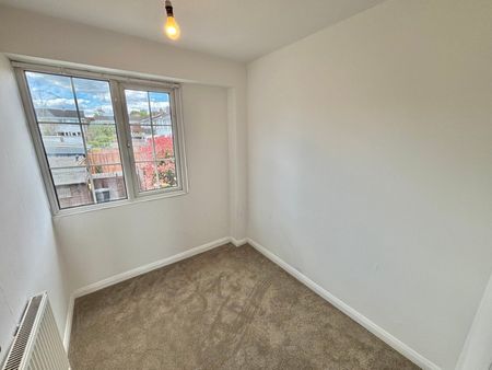 Pikes Crescent, Taunton, Somerset - Photo 2