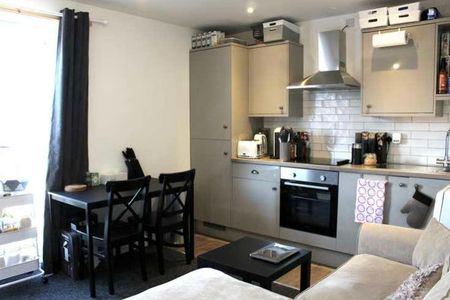 High Street // Bed Apartment // Aug, LN5 - Photo 5