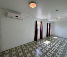 Conveniently located in the heart of Hyde Park, - Photo 4