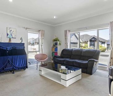 Spacious Rototuna Family Home - Photo 2