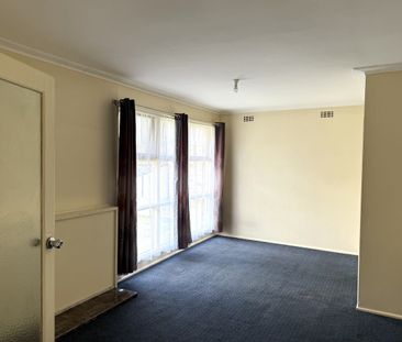 Spacious 3 bedroom family home in Prime Springvale Location - Photo 2