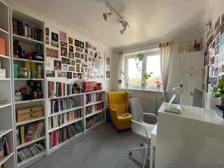 Three Bedroom Flat In The Heart Of Greenwich, SE10 - Photo 2