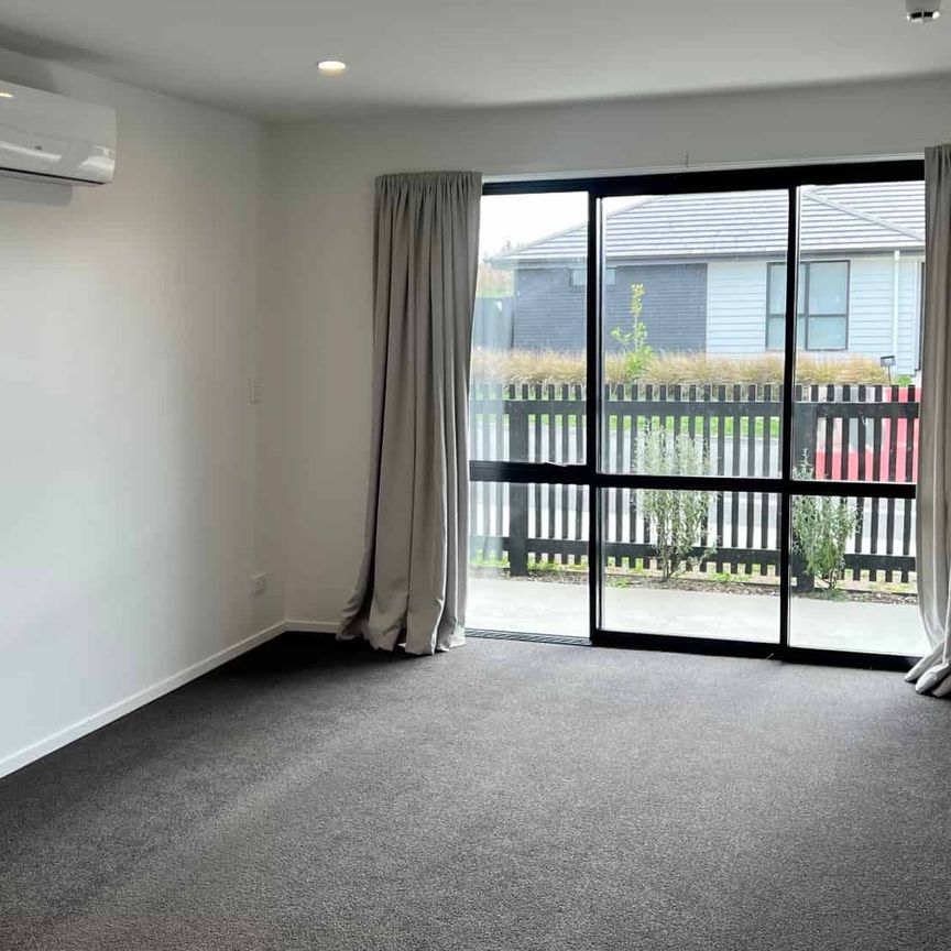 Sunny 2 bedroom apartment for rent!! - Photo 1
