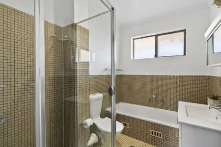 Furnished 1 Bedroom in Central location - Photo 2