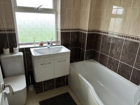 3 bedroom terraced house to rent - Photo 5