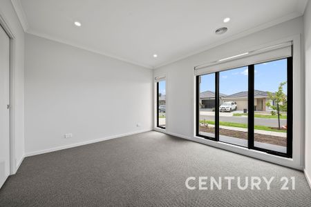 Modern Family Home with Two Lounge Rooms - Photo 3