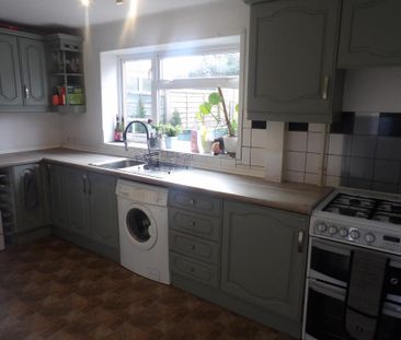 2 bedroom end of terrace house to rent - Photo 4