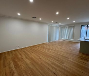 Brand-New Family Home in Riverlea Park - Photo 2