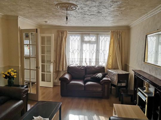 3 bedroom semi-detached house to rent - Photo 1