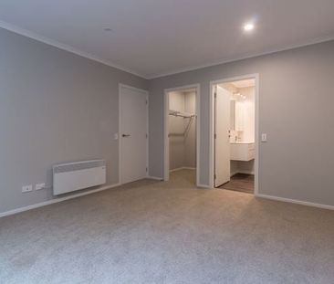 Chic 3BR New Build in Tawa! - Photo 4