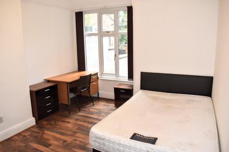 4 bedroom terraced house to rent - Photo 2