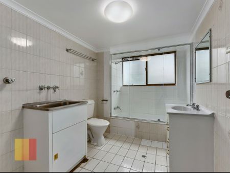 LOVELY ONE BEDROOM UNIT IN EXCELLENT POSITION! - Photo 3