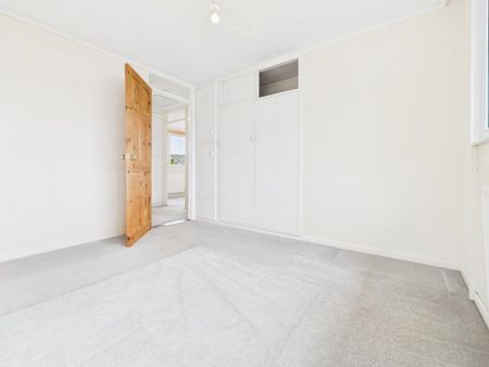 3 bedroom end of terrace house to rent - Photo 2