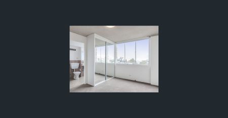 CHARMING ONE BEDROOM APARTMENT WITH SECURE PARKING - Photo 5