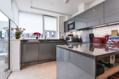 Available from Now - 2 Bed Apartment, Furnished - Photo 2