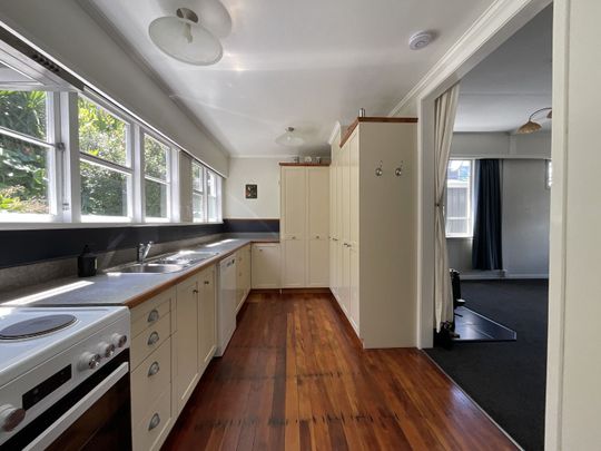 CHARM MEETS CONVENIENCE IN CITY CENTRAL - Photo 1