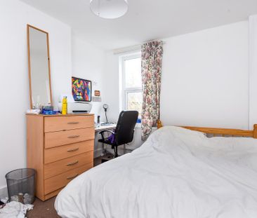 6 bedroom end of terrace house to rent - Photo 2