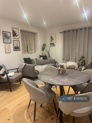 2 bedroom flat to rent - Photo 2