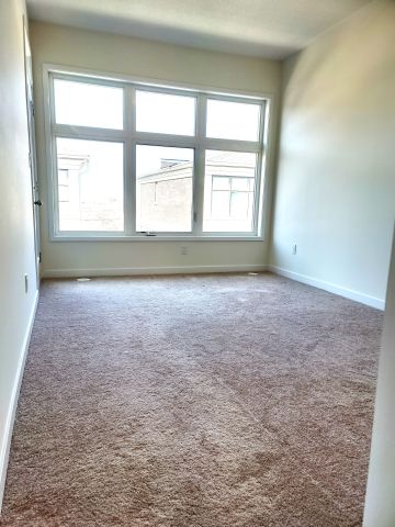 For Lease - 35 Wuhan Lane, Markham, Ontario - Photo 2