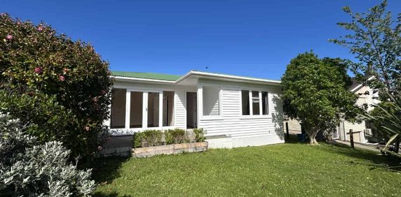 Comfort, space and charm in a great location - Photo 2