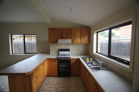 THREE BEDROOM BEAUTY IN A PRIME LOCATION - Photo 2