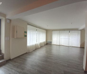 Dans le bourg, Maison de 90 m² comprenant spacieuse pièce de vie (4... - Photo 1