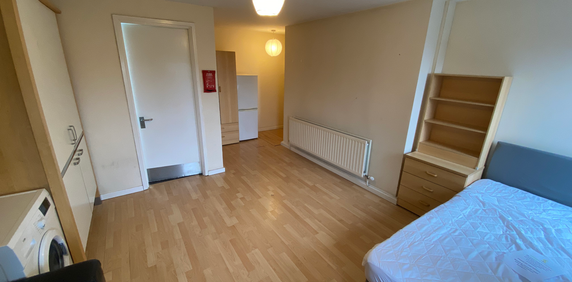 Studio to rent - Photo 2