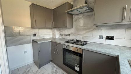 2 bedroom terraced house to rent - Photo 2