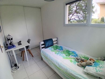 AIX LA DURANNE APPARTEMENT T3 MEUBLE AVEC TERRASSE ET GARAGE, - Photo 2