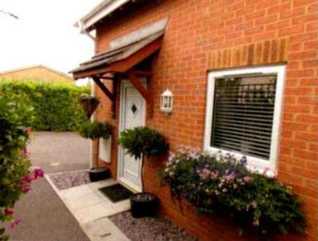 1 bedroom semi-detached house to rent - Photo 3