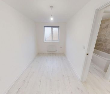 2 bedroom semi-detached house to rent - Photo 2